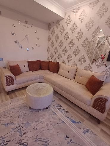 Künc divan dəsti və puf - Dizayn: L formalı, müasir-klassik üslubda
