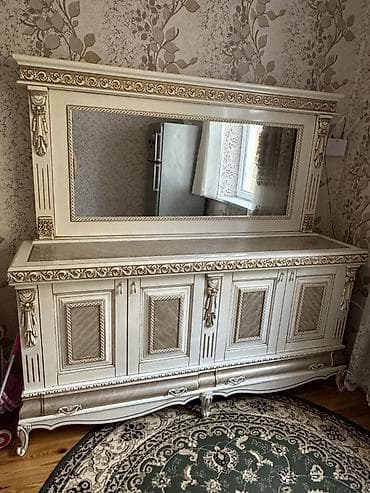 kamot mebel: Klassik üslubda böyük güzgülü Kamot, konsol/bufet. - Rəng: krem-ağ — 2