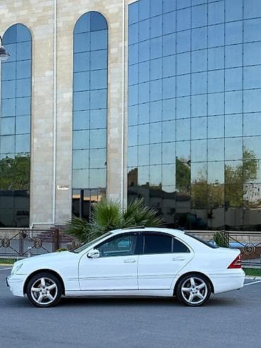 şam disk 17: Mercedes-Benz C 240: 2.6 l | 2002 il Sedan — 10