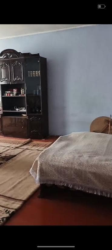 gencede heyet evi satilir: Gence seher Samux rayon ziyadli kend mektebin arxasi. Mehle evi 8 — 1