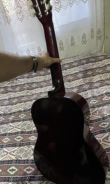 gitara sim: Maria markalı klassik gitara. Gitara ənənəvi klassik konstruksiyaya — 3