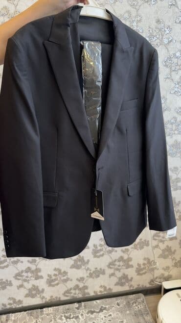 kişi geyimləri: Təzə kostyum. Heç vaxt geyinilməyib. Etiketi üstündə. Ölçü uyğun — 4