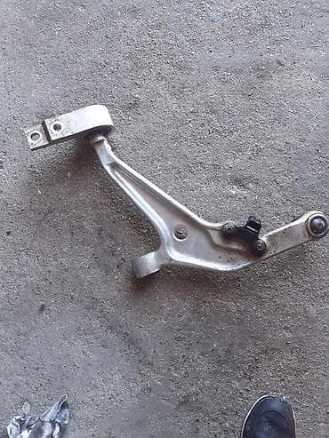 Nissanin sag teref alt çasqaso. 2008-ci madel. tek problemi bir eded