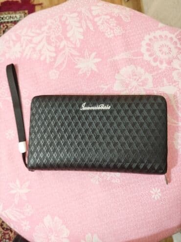 balaca qadın pul kisəsi: Qara rəngli uniseks pulqabı/klatç - Material: teksturalı süni dəri — 1