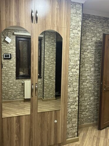 Вторичное жилье: Köhnə təmirli, tam mebellı geniş mənzil interyeri. - Geniş zal — 10