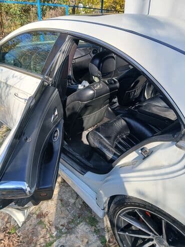 toyota corolla ölüxana: Mercedes-Benz sedan - Kuzov: ağ rəng, 4 qapı - Nömrə: 99-SC-677 (AZ) — 5