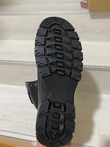 yarı botinkalar: Məhsul: Qara iş/ordu tərzli kişi botları Xüsusiyyətlər: - Material — 8