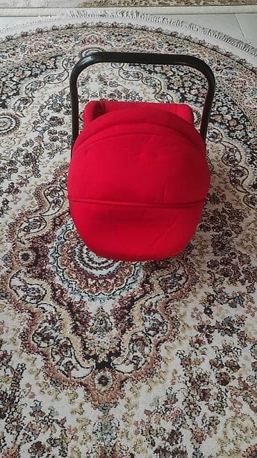 Uşaq avtomobil oturacağı/daşıma beşiyi - Rəng: parlaq qırmızı -