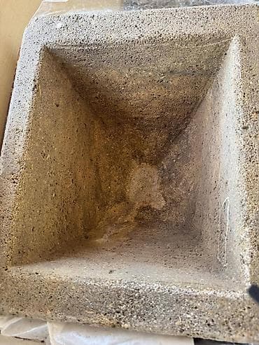 su suzen: - Satılır – 120 azn - Su süzən daşı satılır.-25 litr su tutumu var - — 1
