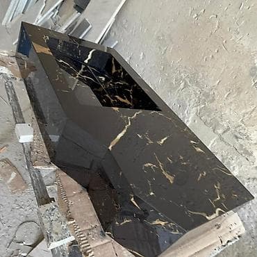 Mərmər teksturalı süni daşdan (akril/kuarz səth) hazırlanmış hamam — 6