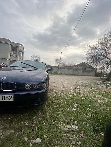 prius c: BMW 528: 2.8 l | 1998 il Sedan — 4