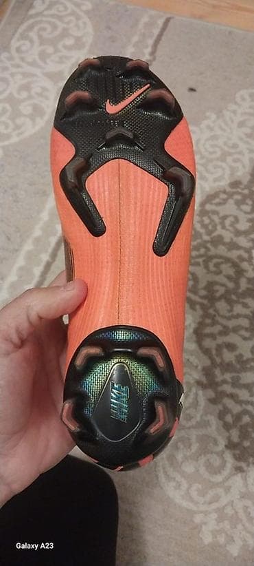 nike ayakkabı: Nike Mercurial kramponları – narıncı rəng, aşağı profilli dizayn. - — 3