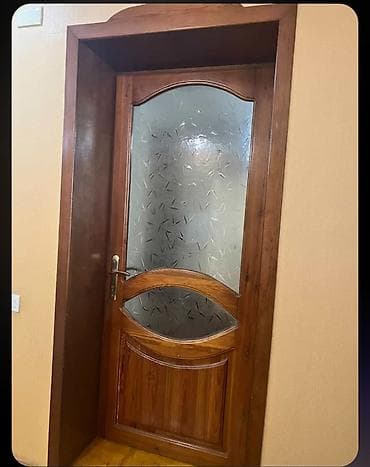 2eded qapı satılır.Hündürlük 2.20 en 90. Qiymet 1ededi 40 Azn.Temiz