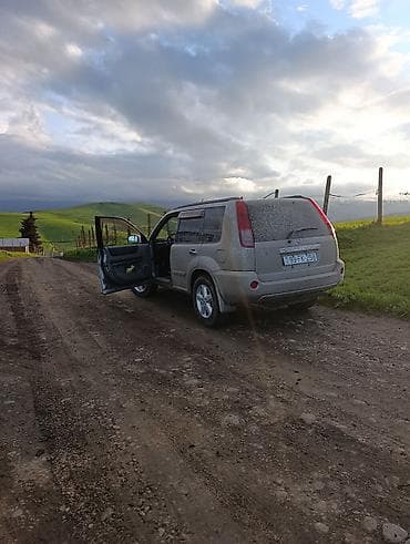 s150 satılır: Nissan X‑Trail (T30) – gümüş rəngli, 5 qapı, kompakt krossover/SUV — 5