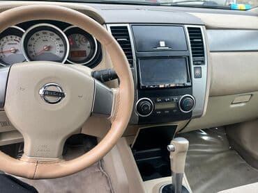 nisanlar: Nissan Tiida: 1.5 l | 2011 il Sedan — 8