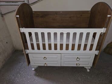 Oğlan və qız üçün, Dördbucaq, Beşik, Dəstsiz, Matras ilə, Yellənmə mexanizmsiz