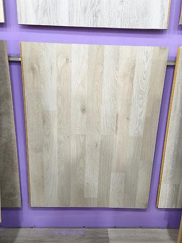 Açıq palıd naxışlı döşəmə örtüyü (laminat tipli panel) - — 1
