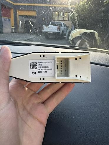 Hyundai sağ ön qapı üçün şüşə qaldırma və mərkəzi kilid idarəetmə — 2