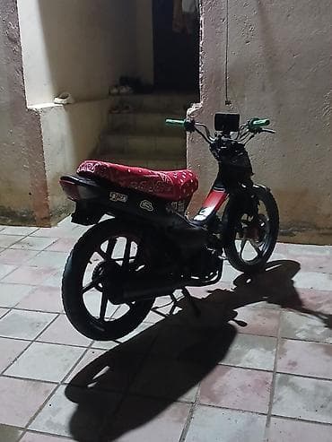 Moped/skuter tipli motosiklet - Rəng: qara-qırmızı gövdə, qara