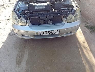 suktur: Hyundai Elantra (J3) sedan, gümüşü rəng. - Kuzov: 4 qapılı sedan — 6