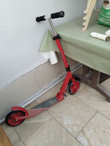 Ferrari Skuter 10-12yash. Ela veziyetdedir