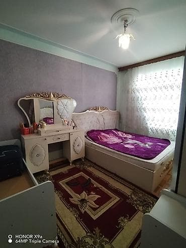 şüşəli masa: Mebel dəsti – klassik üslub Qonaq otağı: - Açıq krem rəngli vitrin — 4