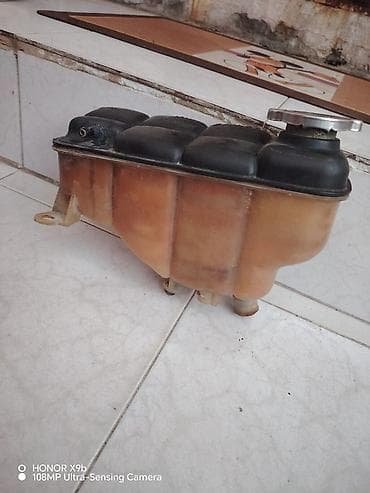 bmw 318ti compact: Mercedec w202 orgınal üsden çıxma qapağla bir yerde — 3