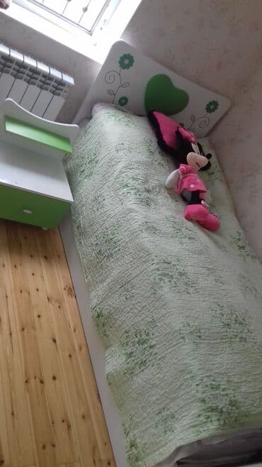 hamam moydadir: Uşaq otağı üçün mebel dəsti Tərkib: - Üç qapılı dolab – orta hissədə — 2