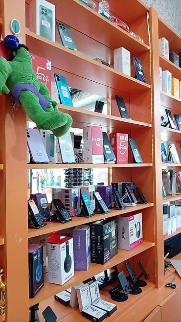 Mağaza mebelləri satılır – təzə yığılmış, vitrin və rəf komplekti - — 5