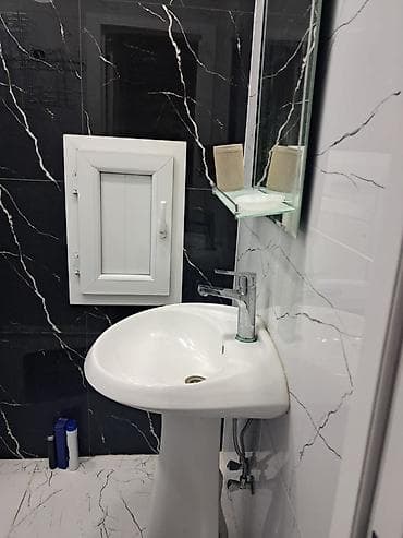 Mənzillər: Metro.Gənclik .1.dəqiqəlik. Ata Türk prospektində. 6-mərtəbəli — 9