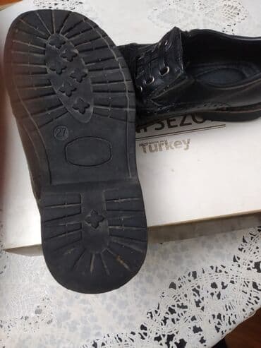 32 razmer: Makasinlər qara rəngdə .Hər biri 9man.32,31və27 razmerlər — 12