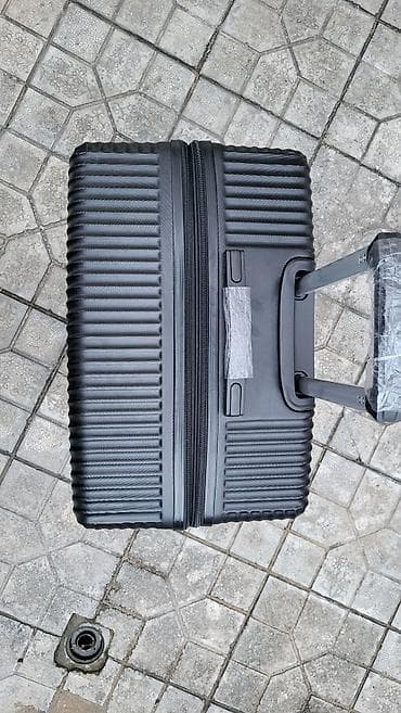 Türki̇yə i̇stehsali böyük ölçülü (76×54×33) çemodan. Yeni̇di̇r. Açilib — 9