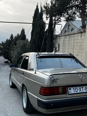 turbo az c class: Mercedes-Benz 190: 2 l | 1991 il Sedan — 12