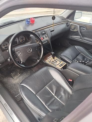 audi q5: Mercedes-Benz E-Class (W210) sedan - Kuzov: gümüş rəng, 4 qapı — 5