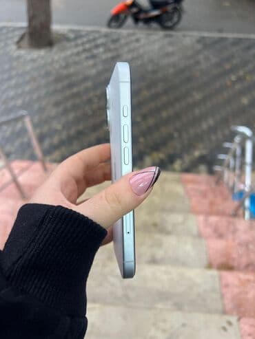 Lincoln: IPhone 16, 128 ГБ, Белый, Face ID — 3