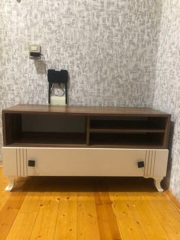 paxlava altlığı: İşlənmiş, Düz TV altlığı, Polkalı, Laminat — 1