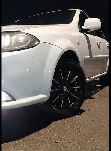 xezer avtomobil satis merkezi: Sedan avtomobil – ağ rəng Model:tipli 4 qapılı sedan Kuzov: ağ rəng — 5