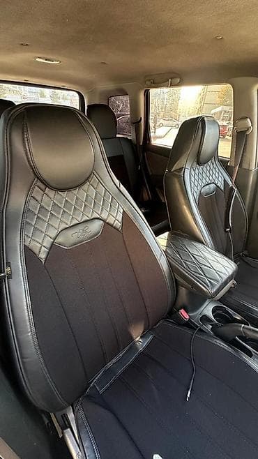 Транспорт: Mitsubishi Outlander – qara rəng, 5 qapı, kompakt SUV. Maşın tam — 10