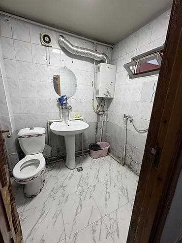 zigda heyet evi: 🏠 Kirayə verilir – İnşaatçılar metrosunun yaxınlığı 📍 Köhnə tikili — 10