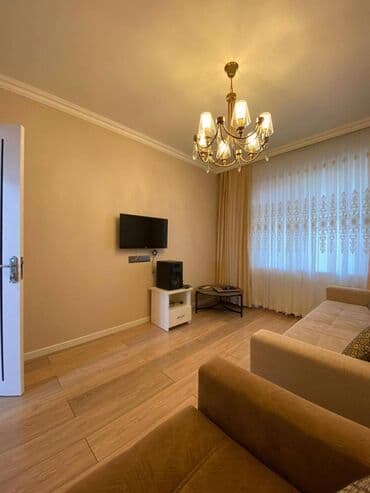 ist petrol tbilisi prospekti: Bakı, Yeni Günəşli Massiv D, 3 otaqlı, Köhnə tikili, m. Xalqlar Dostluğu, 80 kv. m — 2