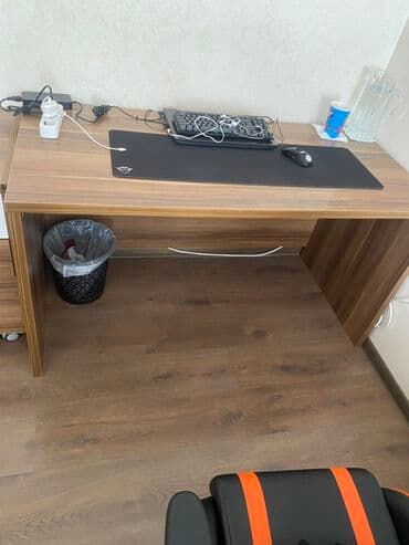 on oturacaqlar: Kompüter masası, İşlənmiş, Açılmayan, Taxta, Künc masa — 2