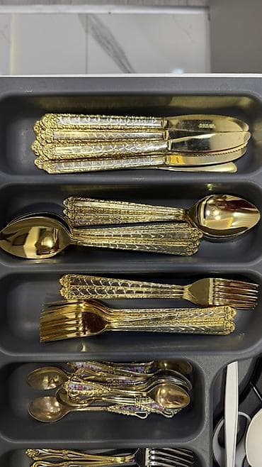 saatlar type 0: Qızılı rəngdə süfrə bıçaq-qaşıq-çəngəl dəsti

12/12/12 korobkasız — 1