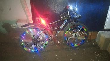 Velosiped – gecə görünürlüğü üçün tam LED işıqlandırma ilə - Şəhər və