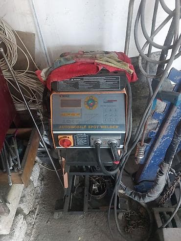 Tavan: Avto-təmir və kuzov işləri üçün alət və avadanlıq dəsti Tərkib: - — 4