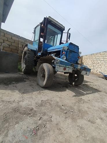 İstehsal avadanlığı: Mavi rəngli MTZ tipli təkərli traktor - Güc aqreqatı: dörd silindrli — 5