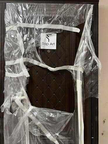 Dəmir giriş qapısı - Material: polad/dəmir konstruksiya, taxta