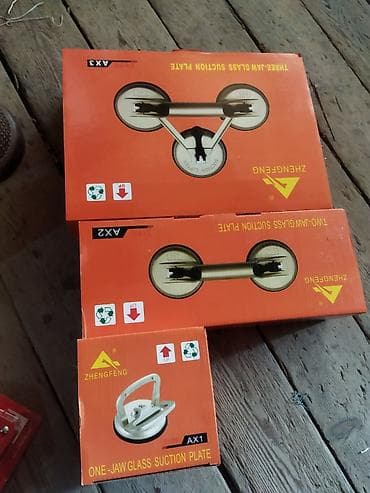 şüşə tutan: Şüşe tutan ve kafel tutan demirden 3 cüre — 2