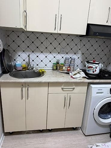 tavalar: Bej Parlaq laminat mətbəx mebeli Üst dolablar: 5 qapılı modul — 2