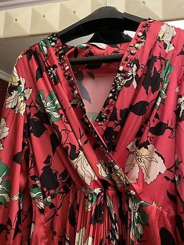 Dolce gabanadir Razmer 46-48 razmerdi Beli rezindir Temiz atlasdir — 1
