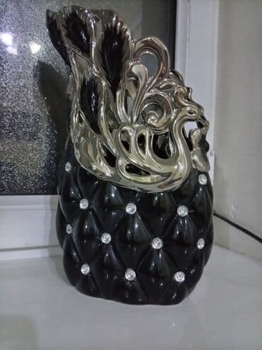 Süni güllər: Bir vaza, Keramika — 1